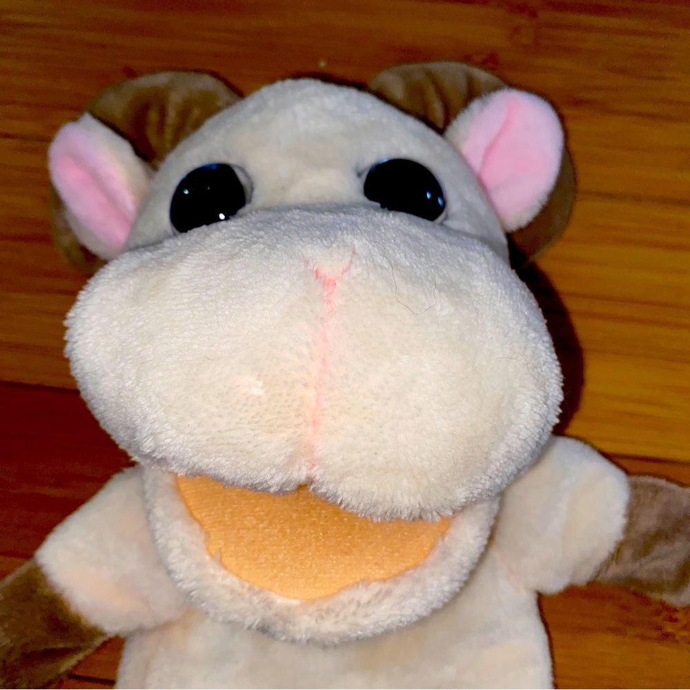 Kellytoy Horned Ram Goat Hand Puppet Plush Tan Cream 11" Blue Eyes Soft Toy.